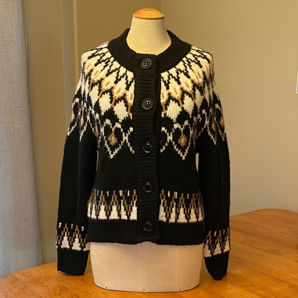 Icelandic style knit cardigan in black, white & brown.
New with tags. S 🖤🤍🤎